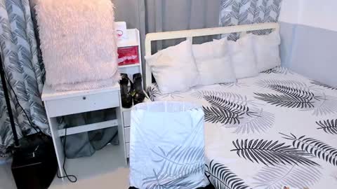 urHOT SABBY online show from 2, 12, 2024