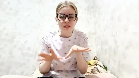 Snapshot of sabrinahandlin chatting on 21, 4, 2026 Sabrina online show from 21, 4, 2026