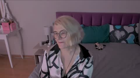 Sabrina MacMarren online show from 24, 1, 2025