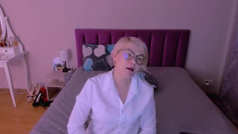 Sabrina MacMarren online show from 8, 2, 2026