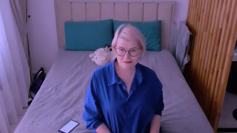 Sabrina MacMarren online show from 4, 3, 2026