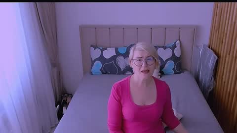 Sabrina MacMarren online show from 19, 4, 2026