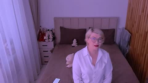 Snapshot of sabrinamacmarren chatting on 9, 6, 2026 Sabrina MacMarren online show from 9, 6, 2026