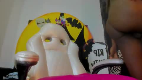 Snapshot of sabrinaxxx11 chatting on 22, 10, 2025 sabrinaxxx11 online show from 22, 10, 2025