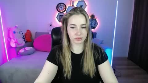 Snapshot of sabrinviolet chatting on 8, 5, 2026 Sabrina Violet online show from 8, 5, 2026