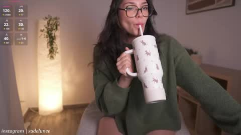 Snapshot of sadelune chatting on 4, 6, 2026 An online show from 4, 6, 2026