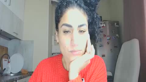 Snapshot of safari_xx chatting on 6, 11, 2025 Queen online show from 6, 11, 2025