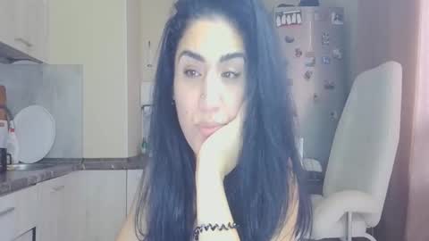 Snapshot of safari_xx chatting on 11, 11, 2025 Queen online show from 11, 11, 2025