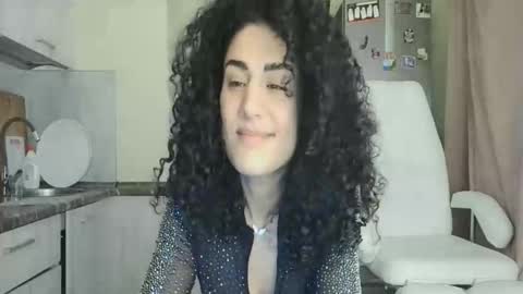 Snapshot of safari_xx chatting on 26, 11, 2025 Queen online show from 26, 11, 2025