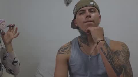 Snapshot of sahara_n_thiago chatting on 16, 11, 2025 Sahara y Thiago online show from 16, 11, 2025