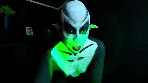 Snapshot of sahra_tayl0r_ chatting on 29, 11, 2025 SARA online show from 29, 11, 2025