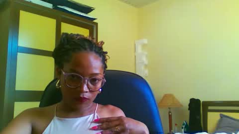 Snapshot of saida472627 chatting on 5, 12, 2025 saida472627 online show from 5, 12, 2025