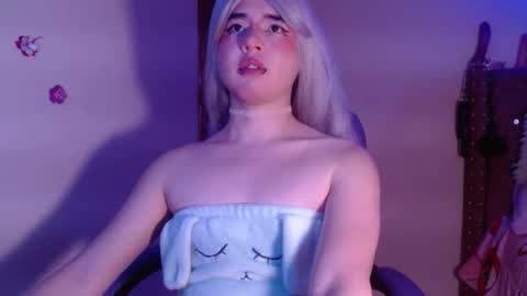 Snapshot of sakuraa_9 chatting on 17, 9, 2025 saku online show from 17, 9, 2025