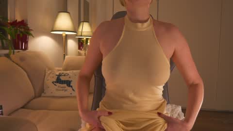 IsaBella-  online show from 1, 1, 2025