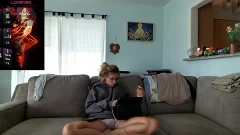 Snapshot of saltycaptain69_hatgirl69 chatting on 23, 9, 2025 Salty Captain 69 Hat Girl 69 online show from 23, 9, 2025