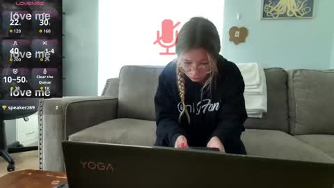 Snapshot of saltycaptain69_hatgirl69 chatting on 15, 10, 2025 Salty Captain 69 Hat Girl 69 online show from 15, 10, 2025