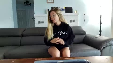 Salty Captain 69  Hat Girl 69 online show from 27, 10, 2025