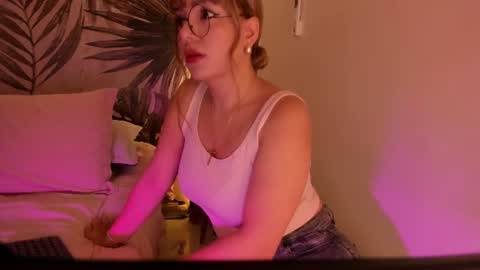 Snapshot of samaantha_white_ chatting on 24, 6, 2026 Samaantha online show from 24, 6, 2026