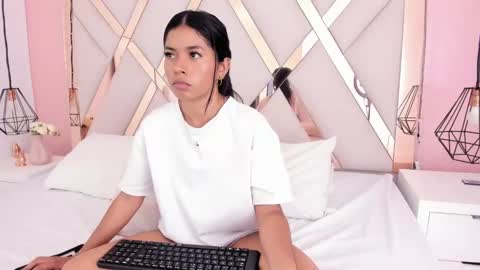 Snapshot of samantaa_shy chatting on 9, 3, 2025 sam online show from 9, 3, 2025