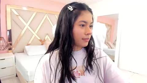 Snapshot of samantaa_shy chatting on 22, 10, 2025 sam online show from 22, 10, 2025