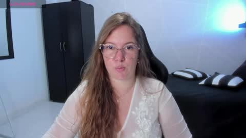 Samantha samy online show from 2, 11, 2025