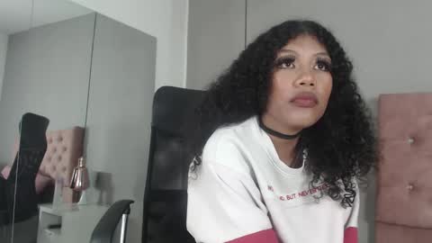 samaragrey18 online show from 19, 2, 2025