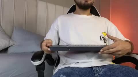 Snapshot of samir_bear chatting on 13, 4, 2026 Samir online show from 13, 4, 2026