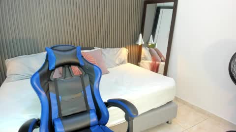 Axel online show from 6, 4, 2026