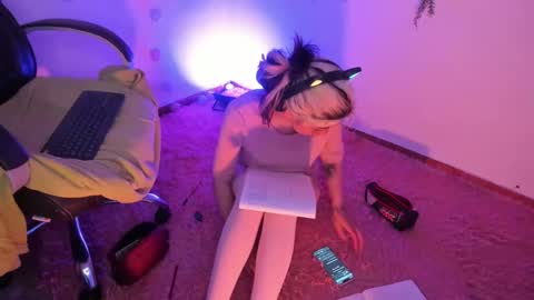   online show from 10, 2, 2025