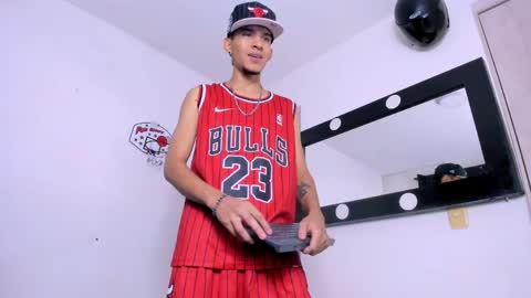 Snapshot of samuel_suarez chatting on 3, 5, 2026 online show from 3, 5, 2026