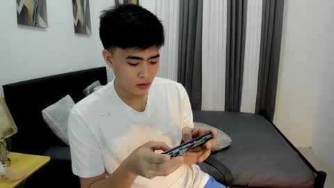 Snapshot of samuelangelo chatting on 4, 11, 2025 Sam online show from 4, 11, 2025