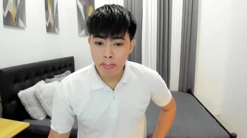 Snapshot of samuelangelo chatting on 15, 11, 2025 Sam online show from 15, 11, 2025