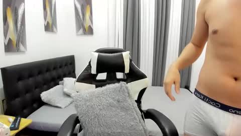 Snapshot of samuelangelo chatting on 2, 12, 2025 Sam online show from 2, 12, 2025