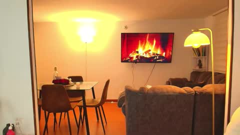 Hello I am absent due to a family calamity I will return soon-hola estoy ausente por un problema familiar volvere pronto. online show from 3, 2, 2026