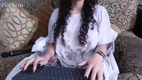 Snapshot of sandi_blue_ chatting on 11, 4, 2026 sandi online show from 11, 4, 2026
