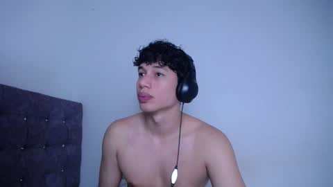 Snapshot of sandra_and_charly chatting on 26, 1, 2025 sandra and charly online show from 26, 1, 2025