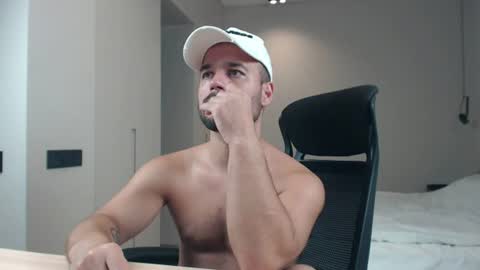 Snapshot of sandro_best chatting on 9, 7, 2026 DeAlex online show from 9, 7, 2026