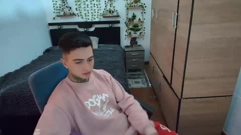 Snapshot of santi_ss chatting on 15, 4, 2026 santi_ss online show from 15, 4, 2026