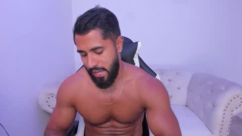 santiago_huntt online show from 11, 11, 2025