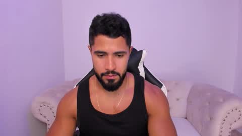 santiago_huntt online show from 4, 3, 2026
