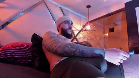 Santiago Hincapiie online show from 6, 3, 2026