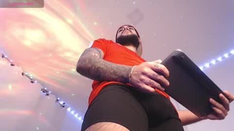 Santiago Hincapiie online show from 24, 3, 2026