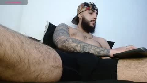 Santiago Hincapiie online show from 17, 4, 2026