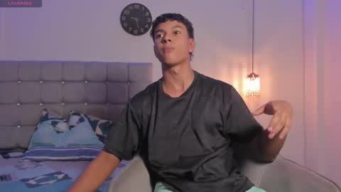 Snapshot of santy_stump chatting on 2, 11, 2025 santy_stump online show from 2, 11, 2025