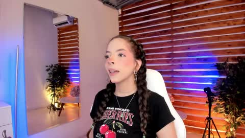 Snapshot of sapphire_venus chatting on 2, 4, 2026 Valerin online show from 2, 4, 2026