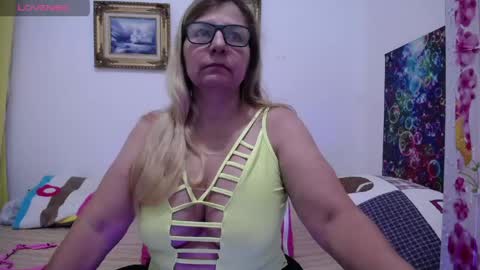 Snapshot of sara211 chatting on 2, 6, 2026 sara online show from 2, 6, 2026