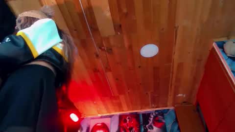 Snapshot of sara_buck chatting on 15, 4, 2026 sara_buck online show from 15, 4, 2026