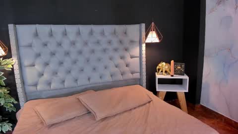 YENIFER  online show from 19, 1, 2025