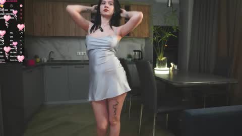 Snapshot of sara_hillson chatting on 12, 11, 2025 Hi my name is Sara Im 18 years old. I like to travel and make new acquaintances online show from 12, 11, 2025