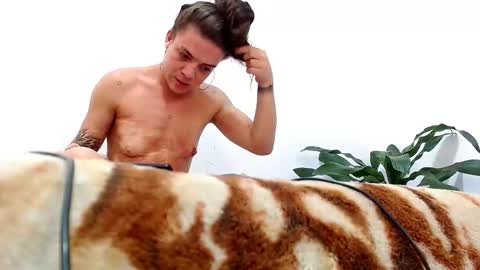 sara_johnson__ online show from 17, 10, 2025